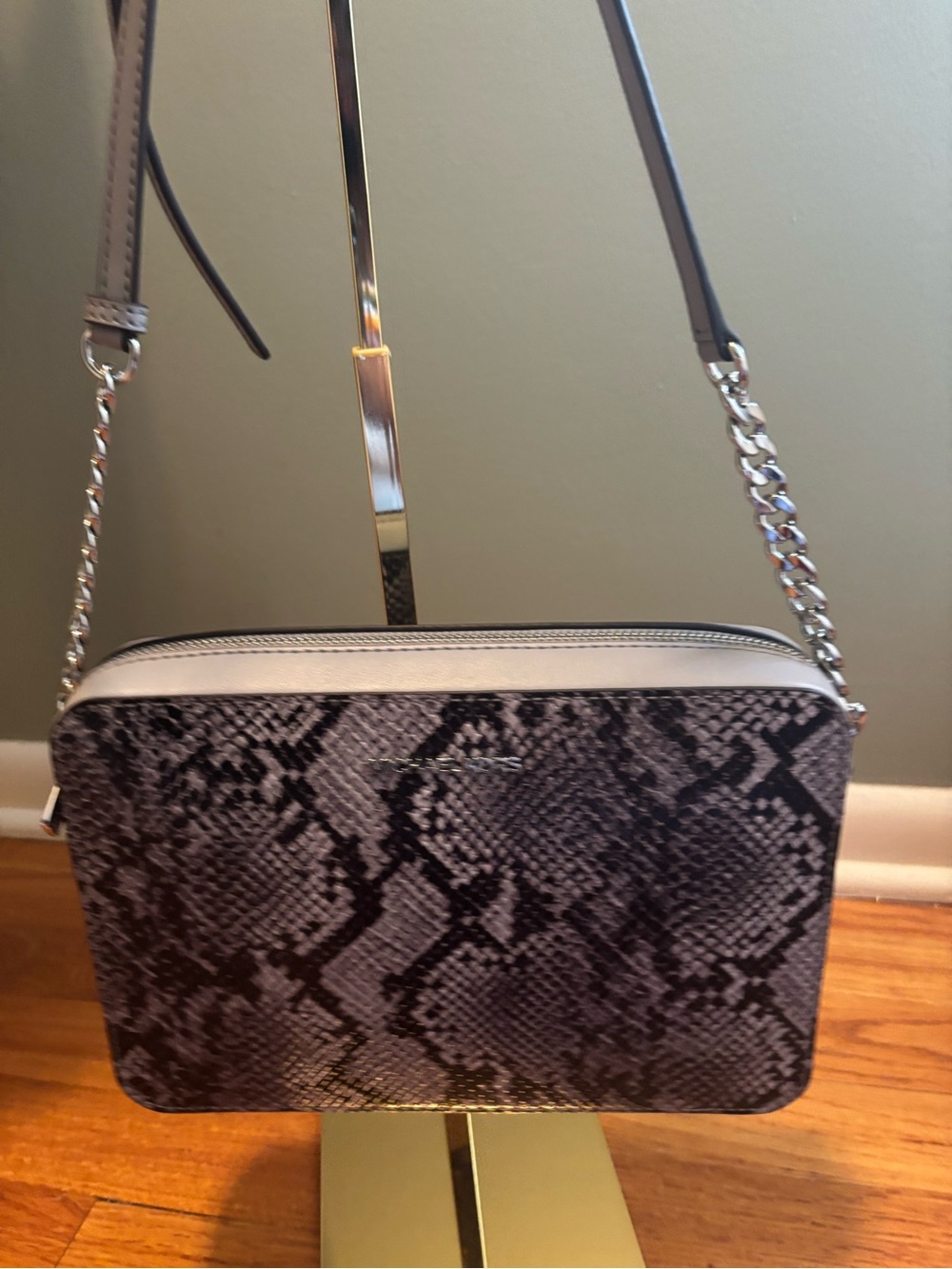 Michael Kors crossbody bag. New* 🎁🎊Free gift included 🎊🎁🎊 offers welcome